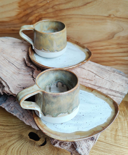 kubki Ceramiczny kubek z talerzykiem