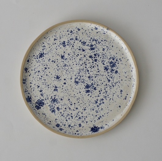 mały talerz ceramiczny kropeczki studio m.