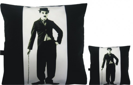 Dwie poduszki z Chaplinem Gaul Designs