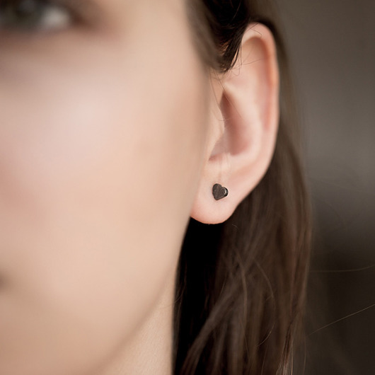 Kolczyki srebrne serca na sztorc oksydowane Marta jewelry