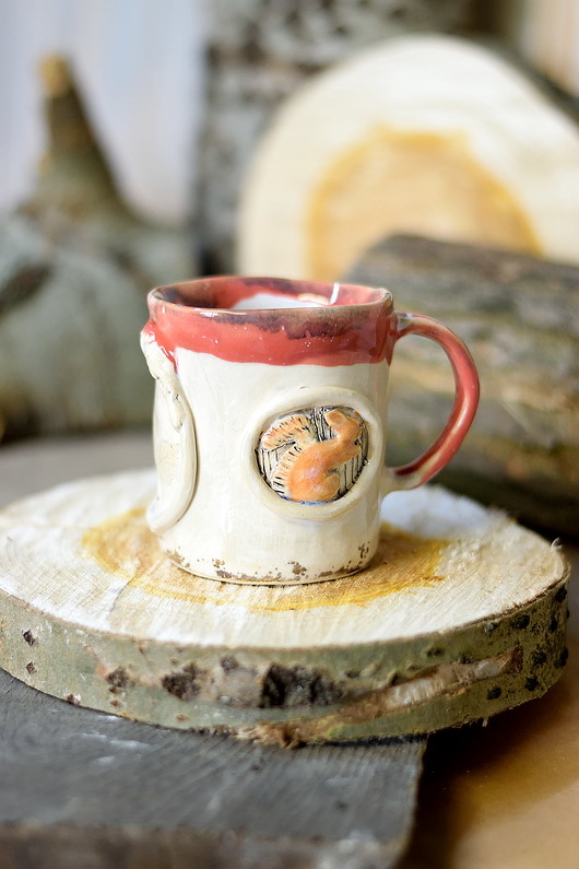 kubki Ceramiczny kubek z wiewiórką.