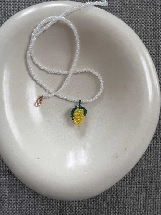 wisiory Handmade naszyjnik z koralików z plecioną cytrynką