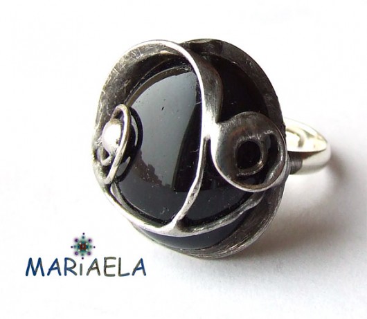 ZACZARUJ CZERNIĄ MARIAELA