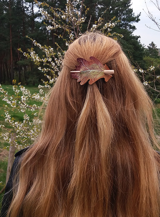 spinki i klamry do włosów skórzana spinka ,liść dębu