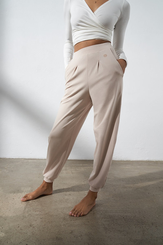 spodnie materiałowe damskie Spodnie do jogi MOONY Comfy Sweatpants - caffe latte s/m