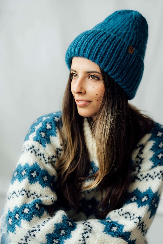 czapki damskie SOWA - duża puchata wełniana czapka niebieski