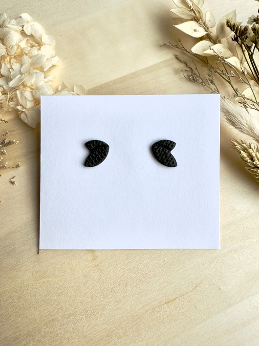 kolczyki z masy plastycznej Kolczyki Motylki  sweterkowe - czarne