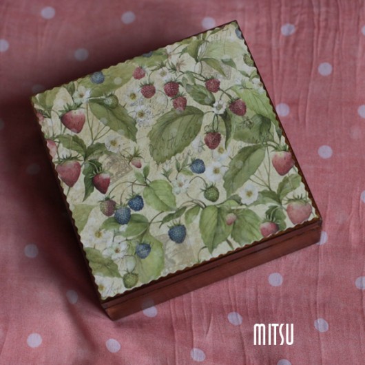 Poziomkowe Pudełko 15 x15 Mitsu