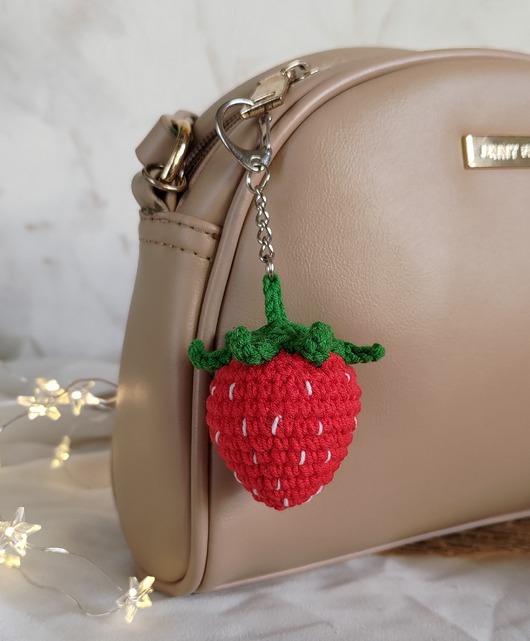 breloki Brelok truskawka, Brelok do kluczy, Brelok dla dziecka, Zawieszka truskawka