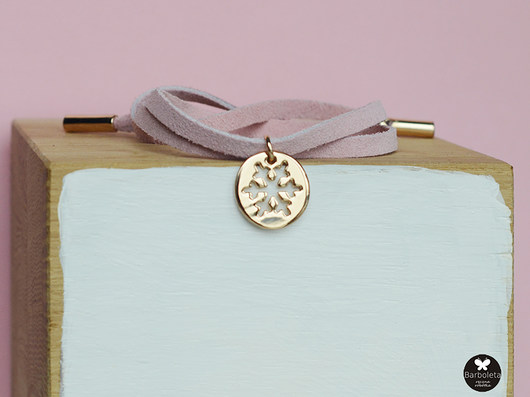 mini pink snowflake barboleta