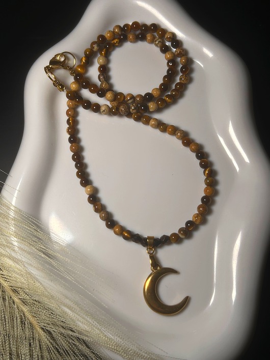 korale Naszyjnik z tygrysim okiem i jaspisem. Półksiężyc