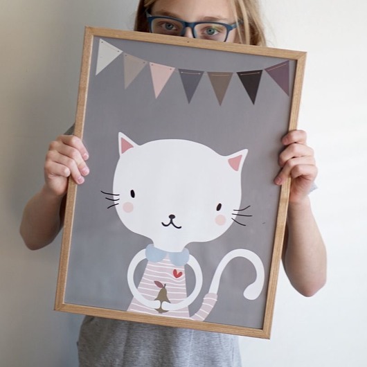 KOT Z GIRLANDĄ 30x40cm HI LITTLE