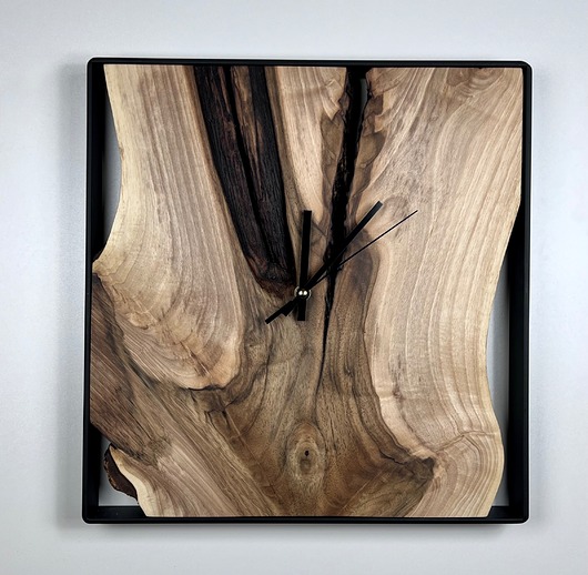 zegary Zegar ścienny z orzecha w stalowej ramie