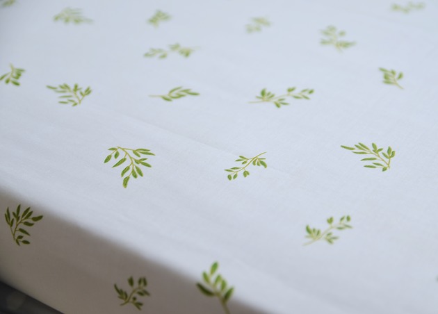 akcesoria do łóżeczek Prześcieradło w gałązki 120x60