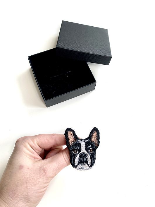 broszki Broszka Buldożek UNIKAT - haft ręczny