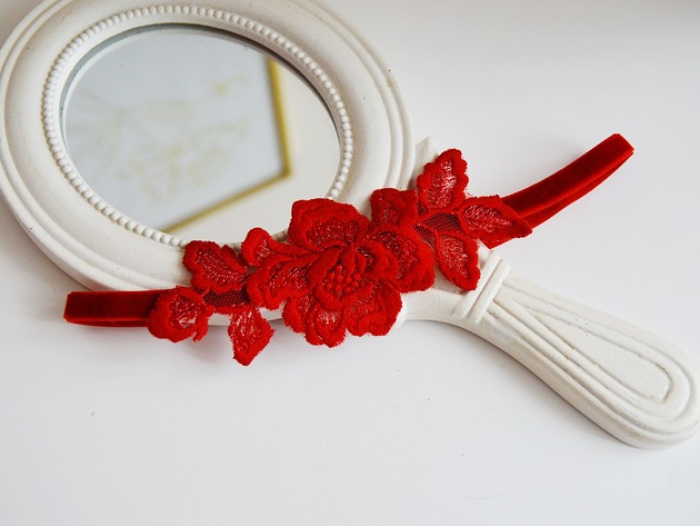 Czerwona podwiązka z różą Anelis Atelier