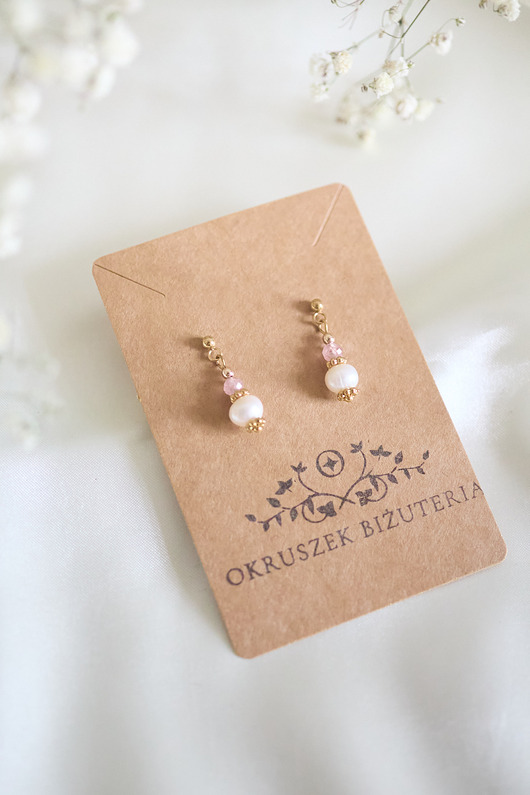 kolczyki z kamieniami Kolczyki z perłą i kwarcem truskawkowym