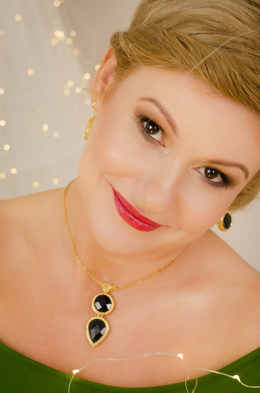Wisior "Piękna i czerń" Sylwia Świercz biżuteria autorska