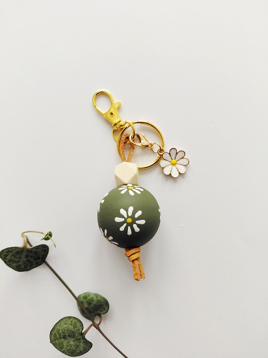 breloki Brelok drewniany ze stokrotką