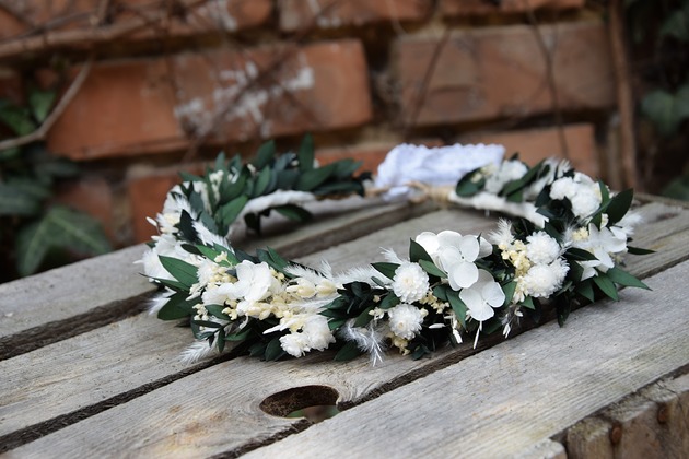 wianki komunijne Komunijny wianek na głowę z stabilizowanych i suszonych kwiatów