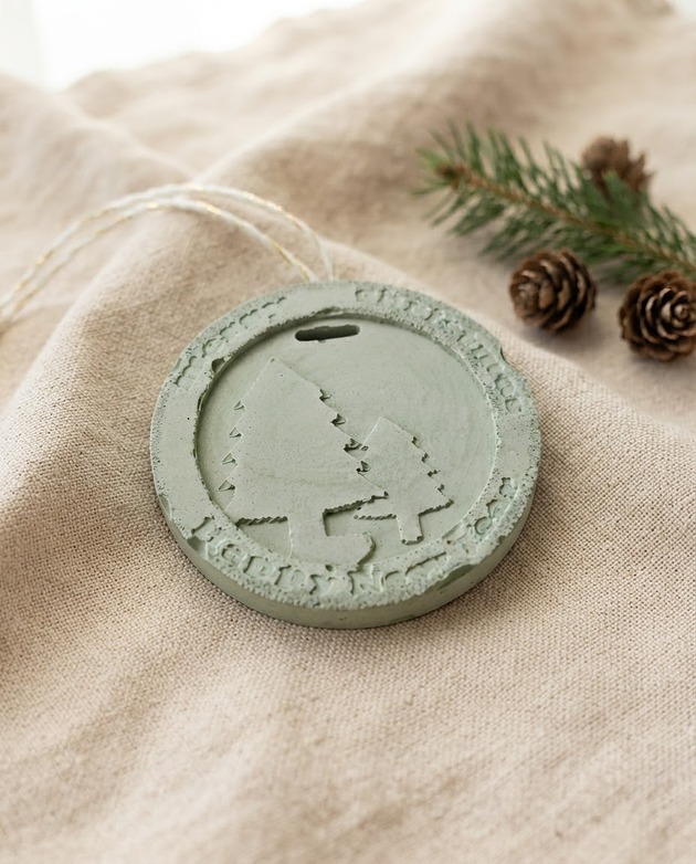 ozdoby choinkowe Betonowa Zawieszka na choinkę "Merry Christmas" Pastelowa zieleń