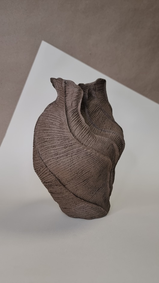 wazony Duży brązowy wazon