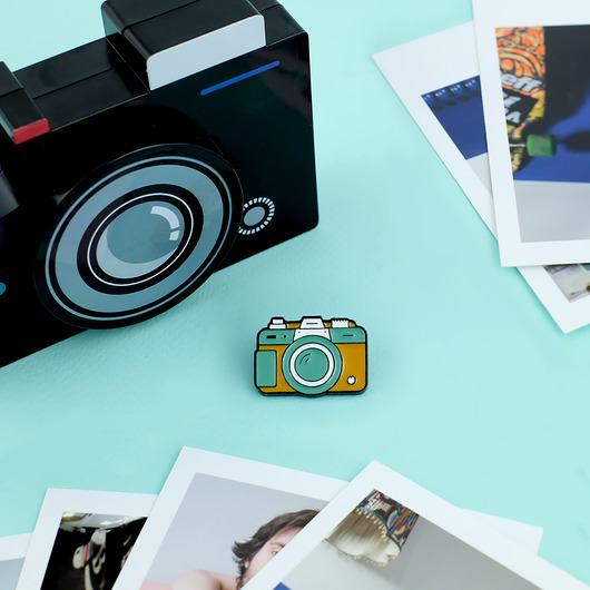 przypinki Pin aparat "Retro Camera"