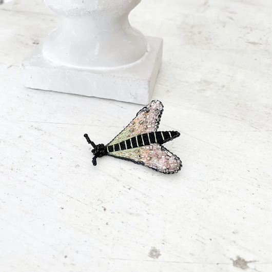 broszki Broszka ĆMA 64 ręcznie haftowana przypinka owady motyle