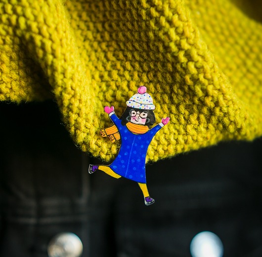 broszki Zimowa broszka Gośka na łyżwach