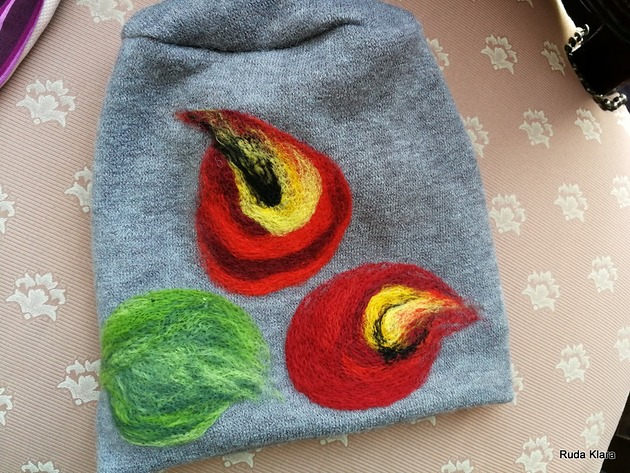 czapka handmade  wełniana z kwiatem ruda klara