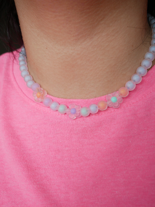 chokery Błękitny naszyjnik choker z koralików kolorowe kwiaty