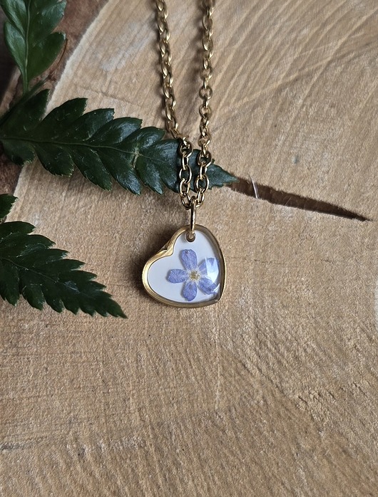 wisiory Mały wisiorek z kwiatem prawdziwy kwiat serce serduszko