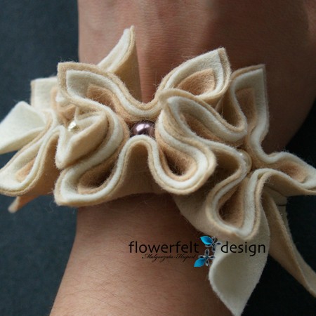 bransoletka beżowa FlowerFelt Design