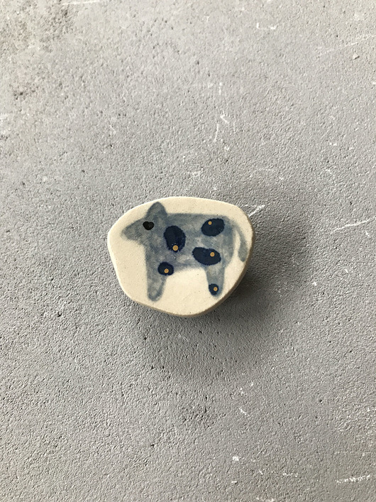 Ceramiczna broszka Krówka ELEMTHEBRAND