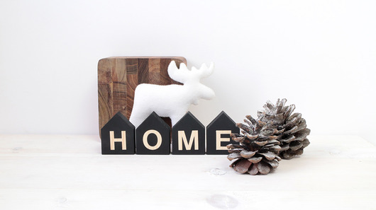 Napis HOME HI LITTLE
