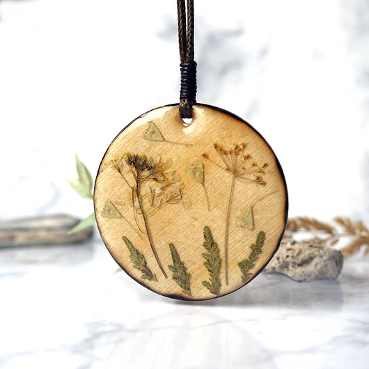 wisiory HERBARIUM UNIKATOWY duży wisior z roślinkami w żywicy