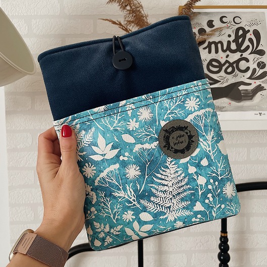pokrowce i etui - różne ETUI NA KSIĄŻKĘ GRANATOWE PAPROCIE Z KIESZENIĄ book sleeve