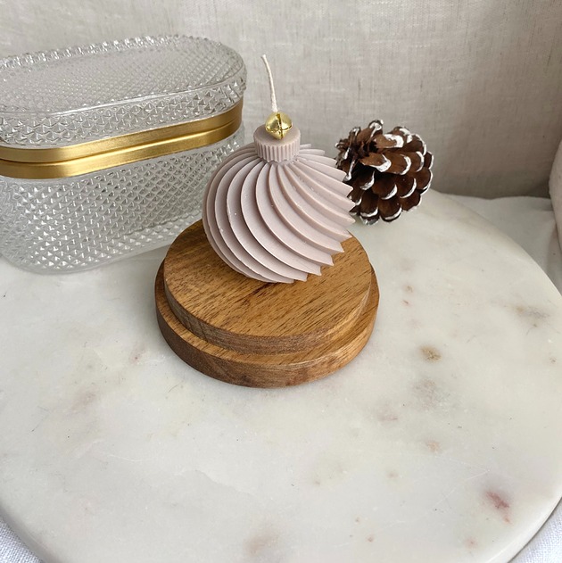 świeczniki i świece Świeca ekologiczna sojowa dekoracyjna "Christmas Bauble " 65x65mm