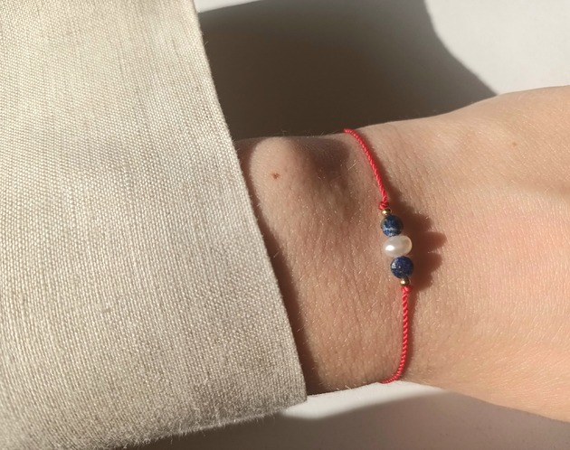 bransoletki na sznurku Bransoletka z perłami  i lapisem lazuli