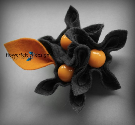 grafitowa z pomarańczowym FlowerFelt Design