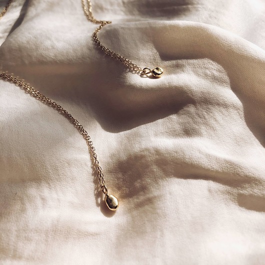 złote naszyjniki Mini Liquid Necklace Gold-plated (long drop)