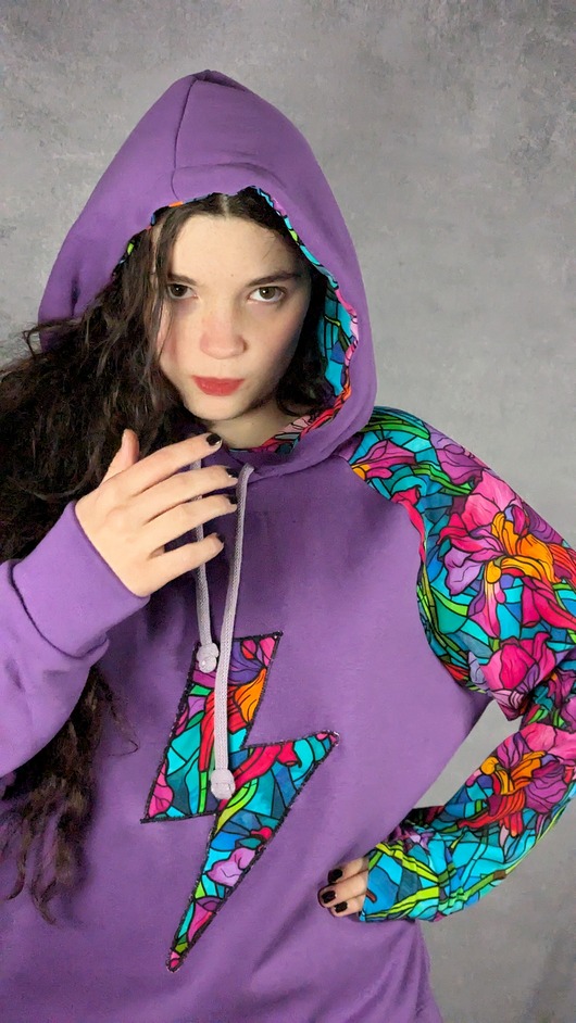 bluza z kapturem damska Ciepła bluza Buddhi z witrażowy wzór irysów i  motywem pioruna, rozmiar M