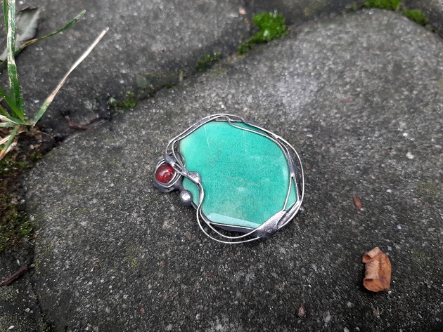 Na zielono - broszka po drugiej stronie lustra