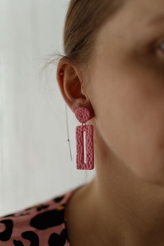 kolczyki z masy plastycznej Minimalistyczne sztyfty z fakturą