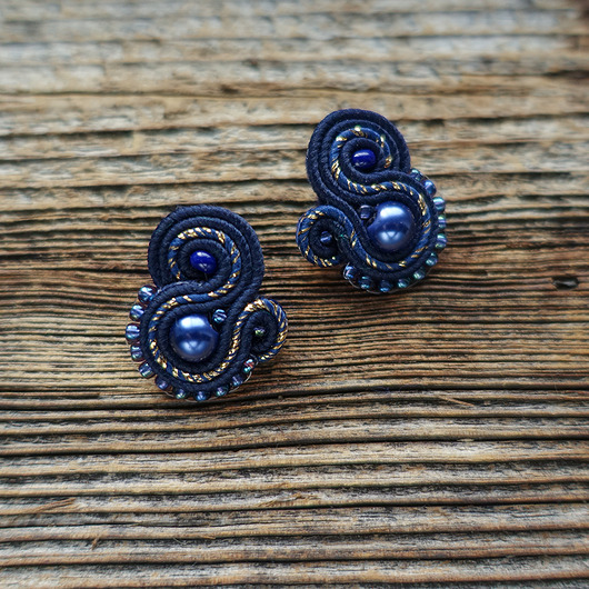 kolczyki soutache Małe, granatowe i eleganckie kolczyki sutasz