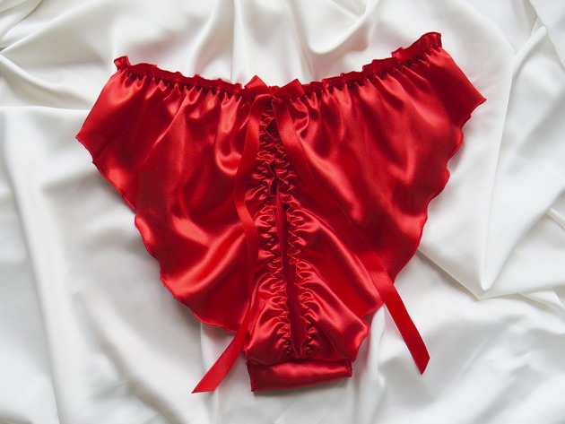 majtki damskie Majtki satynowe z dziurką Seksowne czerwone
