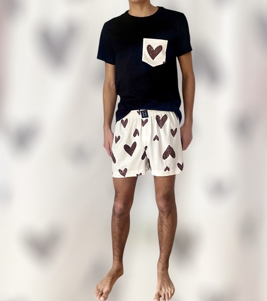 moda - inne Spodenki unisex do spania bokserki w serca beżowe