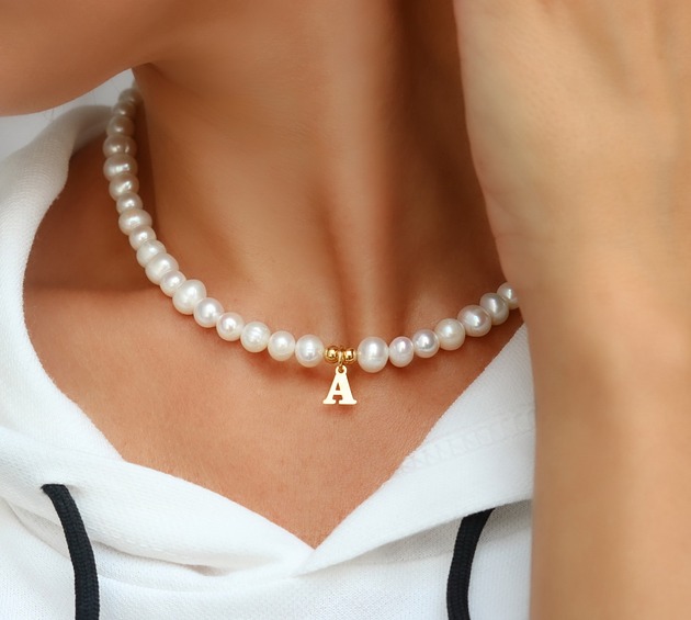 chokery Choker z naturalnych pereł z literką- srebro 925 pozłacane LITERKA DO WYBORU