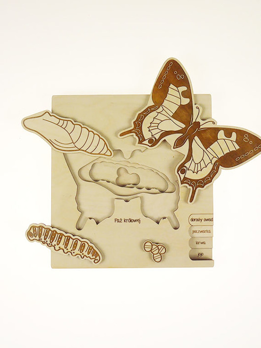 PUZZLE DREWNIANE PAŹ KRÓLOWEJ 28 X 30 CM STUKA PUKA