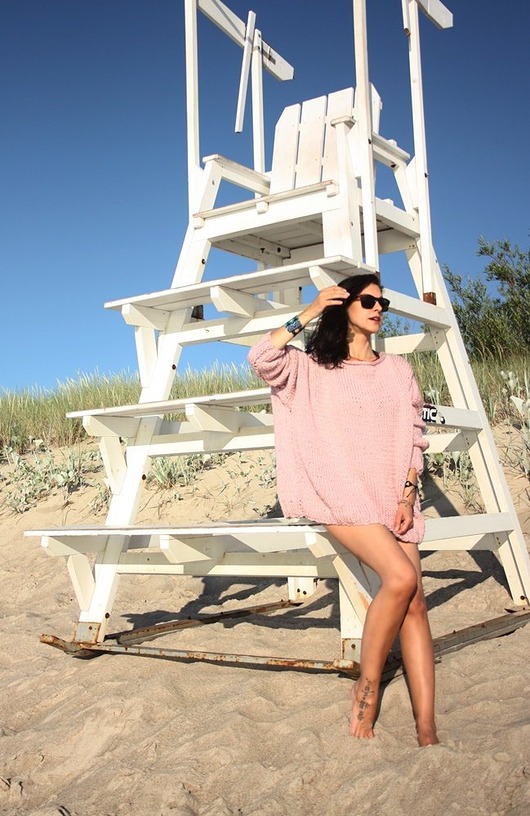 swetry damskie  Sweter handmade oversize  z wełną  pudrowy róż